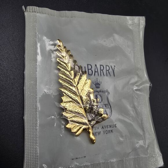 DuBarry Fifth Avenue Brooch Gold Tone Leaf Original Packaging - Picture 1 of 8